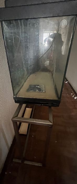 aquario de 80cm com suporte em metal