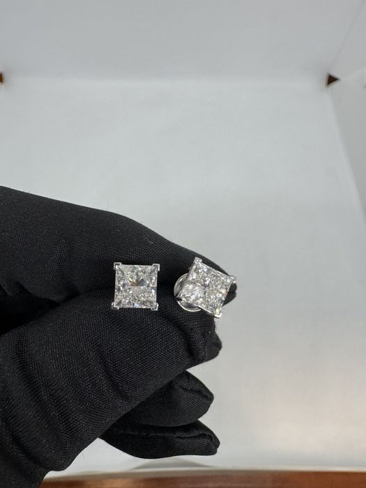 Сережки пусети, золото 750. Laboratory diamond 4 ct. Лабораторні діаманти 4 карата, розмір, що вражає. Неперевершене сяйво! Неперевершений мінімалізм!