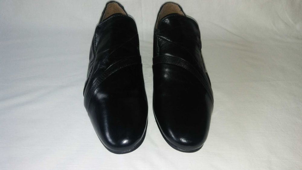 Catesby London roz. 44 / UK9/ - dł. wkł. 28,5 cm- skóra - nowe