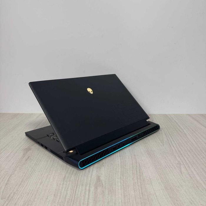 Dell Alienware m15 R3 144Hz i7-10750H 16GB SSD 512GB Radeon RX 5500M