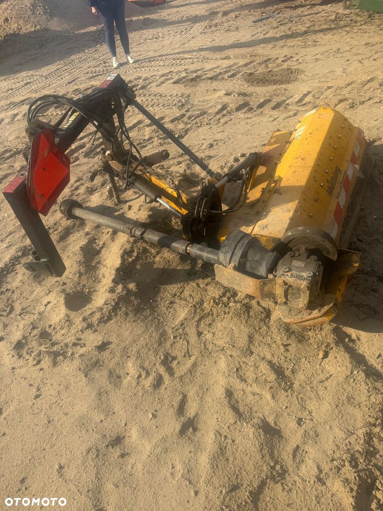 John Deere 3045R - 7