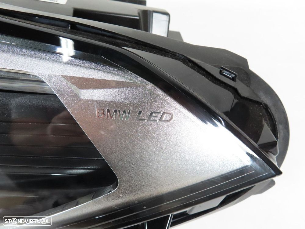 Farol Led LCI Esquerdo Seminovo/ Original BMW X1 (F48) 63115A01171 / 63119477811 - 4
