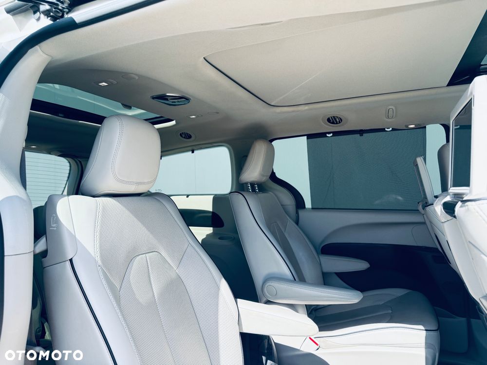 Chrysler Pacifica - 17