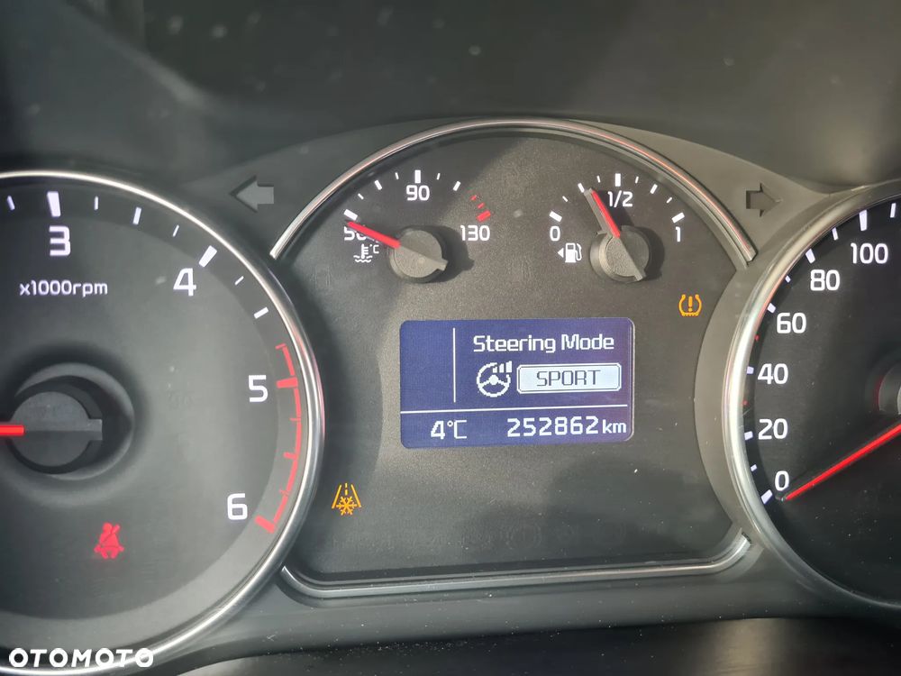 Kia Carens 1.7 CRDi 115 Dream-Team Edition - 17