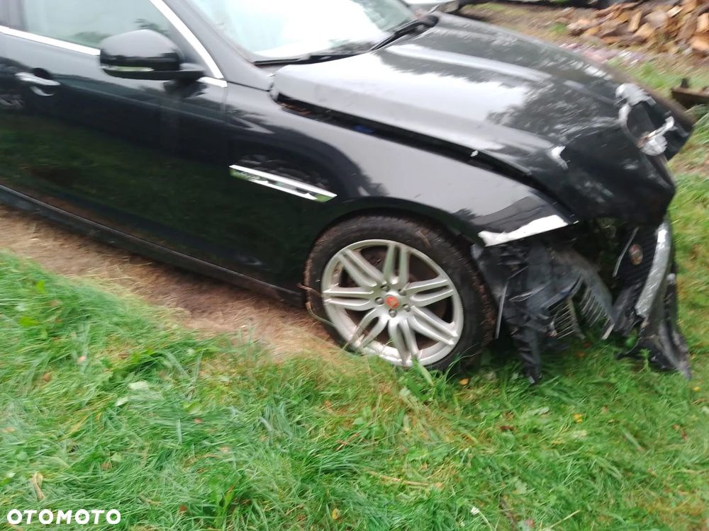 Jaguar XJ 3.0 T AWD R-Sport - 26