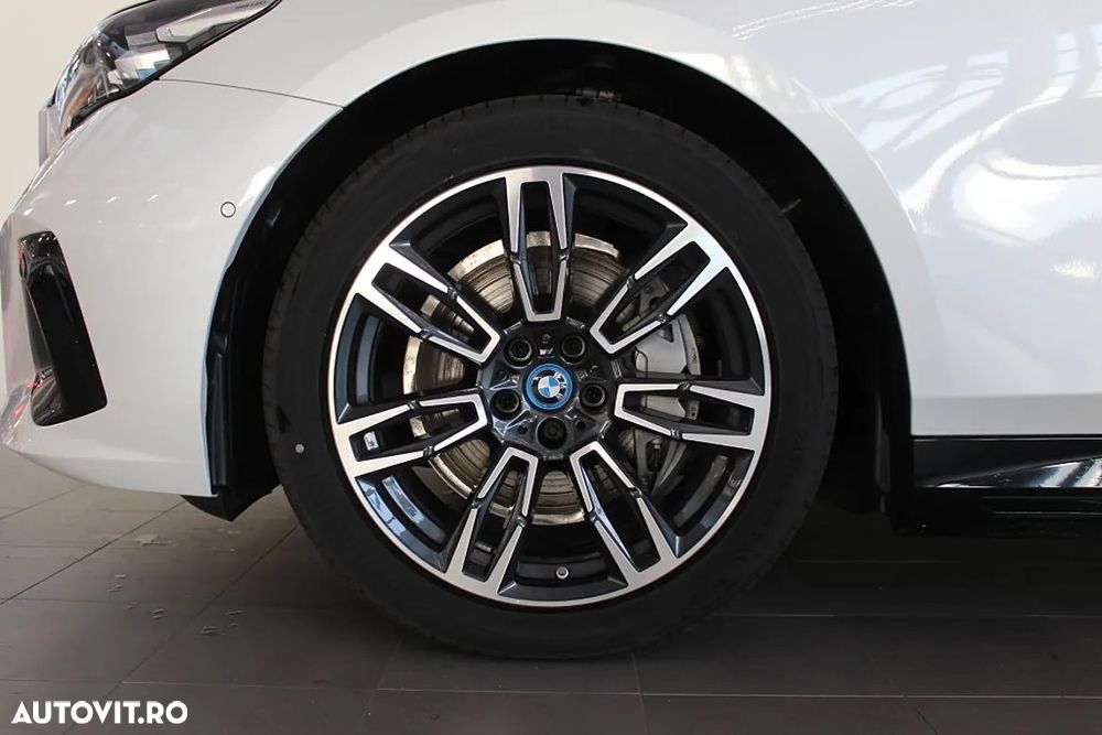 BMW i5 - 6