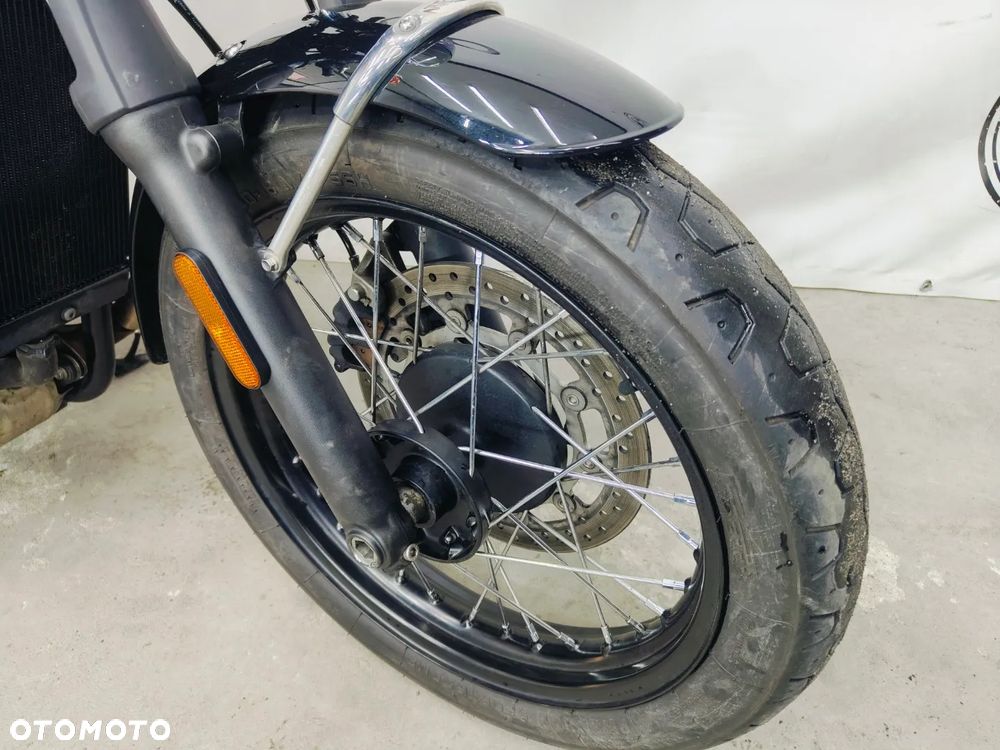 Triumph Bonneville - 4