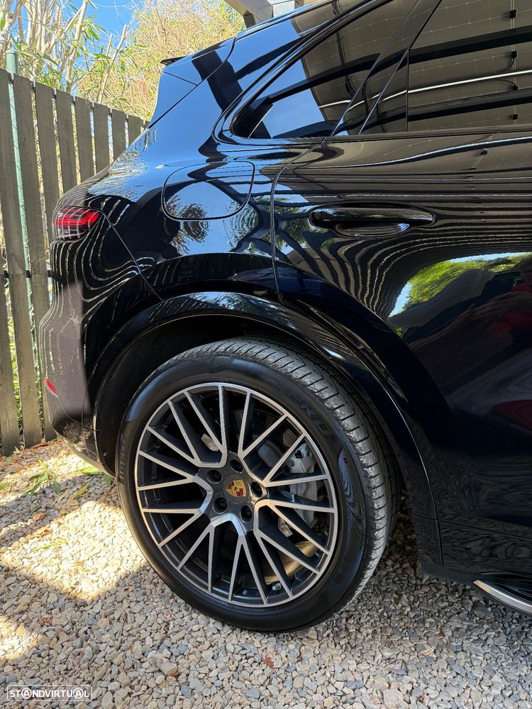 Porsche Cayenne Turbo - 25