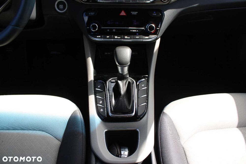 Hyundai IONIQ - 32