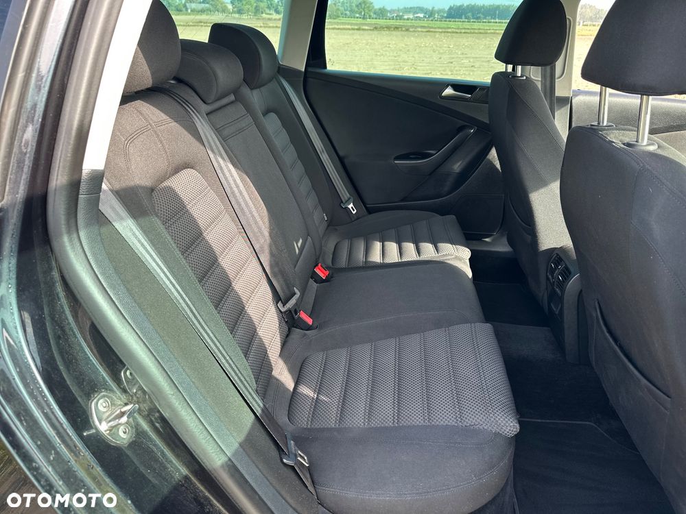 Volkswagen Passat - 16