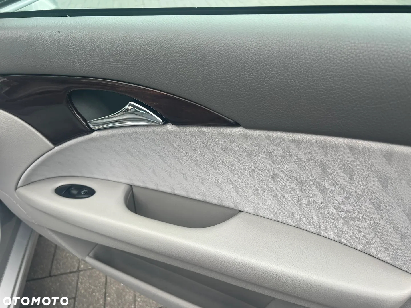 Mercedes-Benz Klasa E 200 T Kompressor Automatik Classic - 15