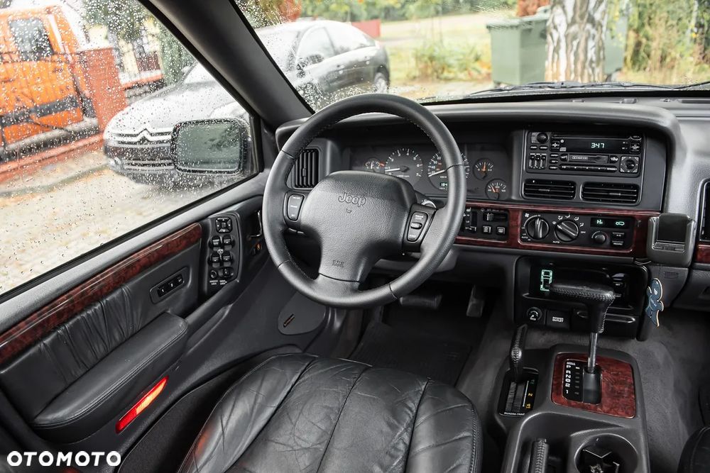 Jeep Grand Cherokee - 27