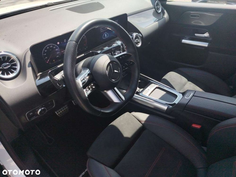 Mercedes-Benz GLA - 10