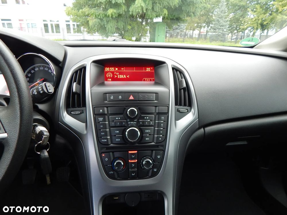 Opel Astra 1.6 150 Jahre - 18