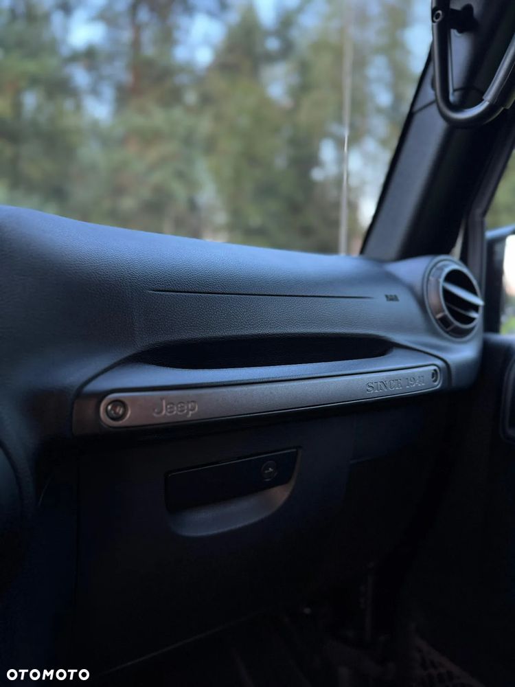 Jeep Wrangler - 16