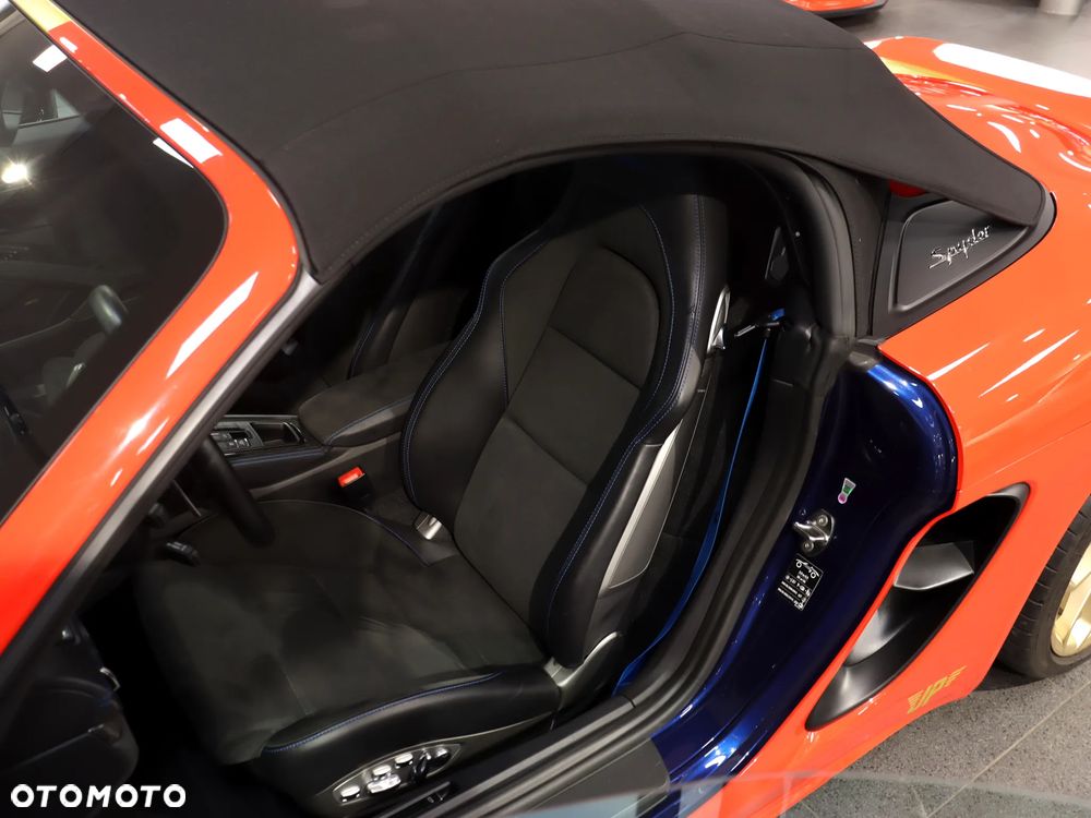 Porsche 718 Spyder - 16