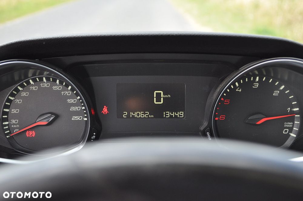 Peugeot 308 1.6 BlueHDi Allure S&S - 29