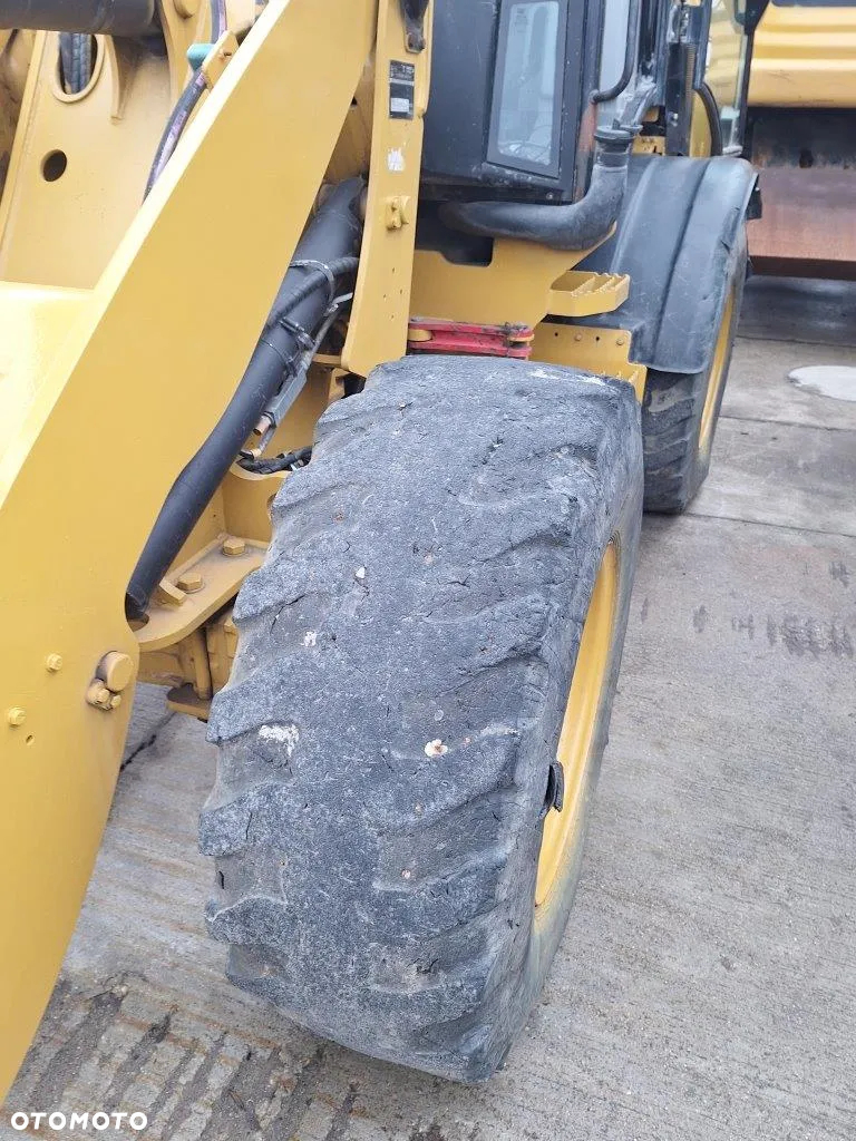Caterpillar 908M - 12