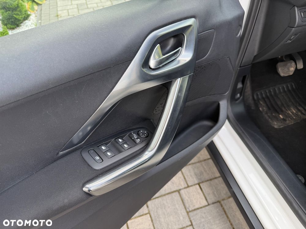 Peugeot 2008 PureTech 110 Stop&Start EAT6 Allure - 17