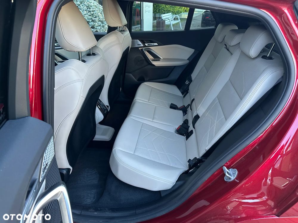 BMW iX2 eDrive20 66.5kWh M Sport - 8