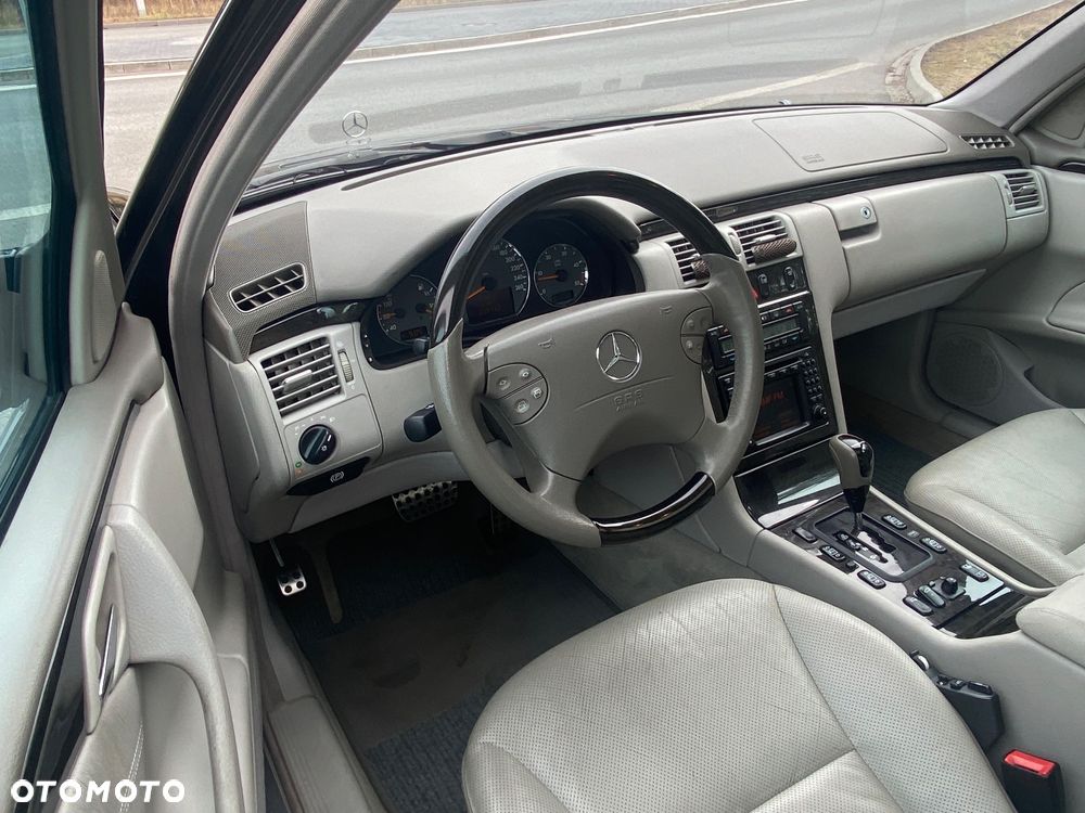 Mercedes-Benz Klasa E 320 T CDI Avantgarde - 32