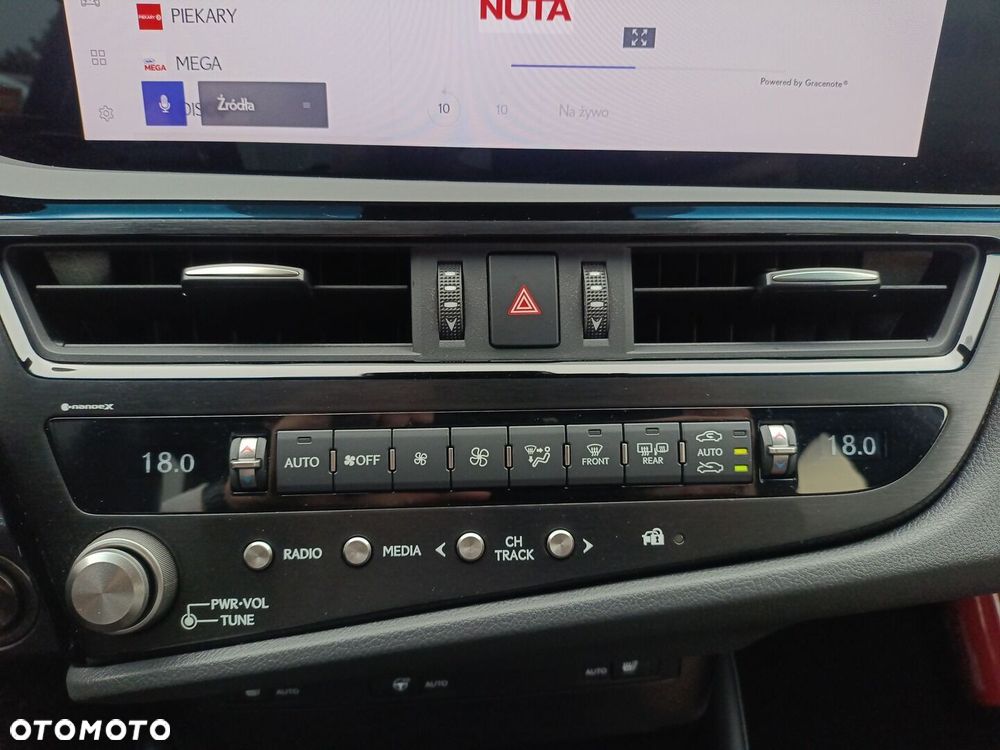 Lexus ES 300h Business Edition - 29