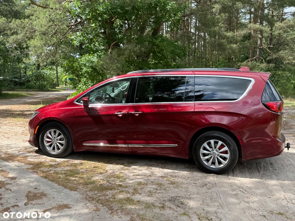 Chrysler Pacifica - 3