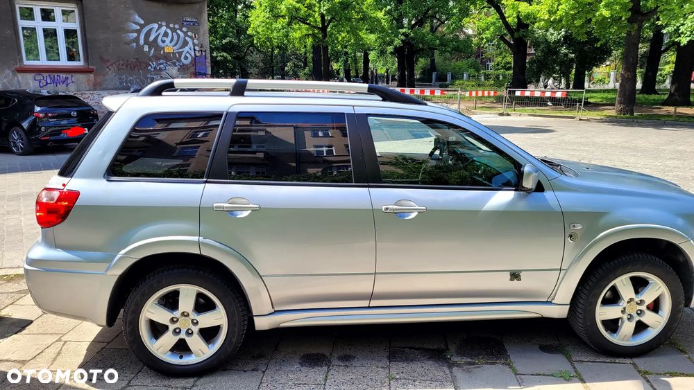 Mitsubishi Outlander - 1