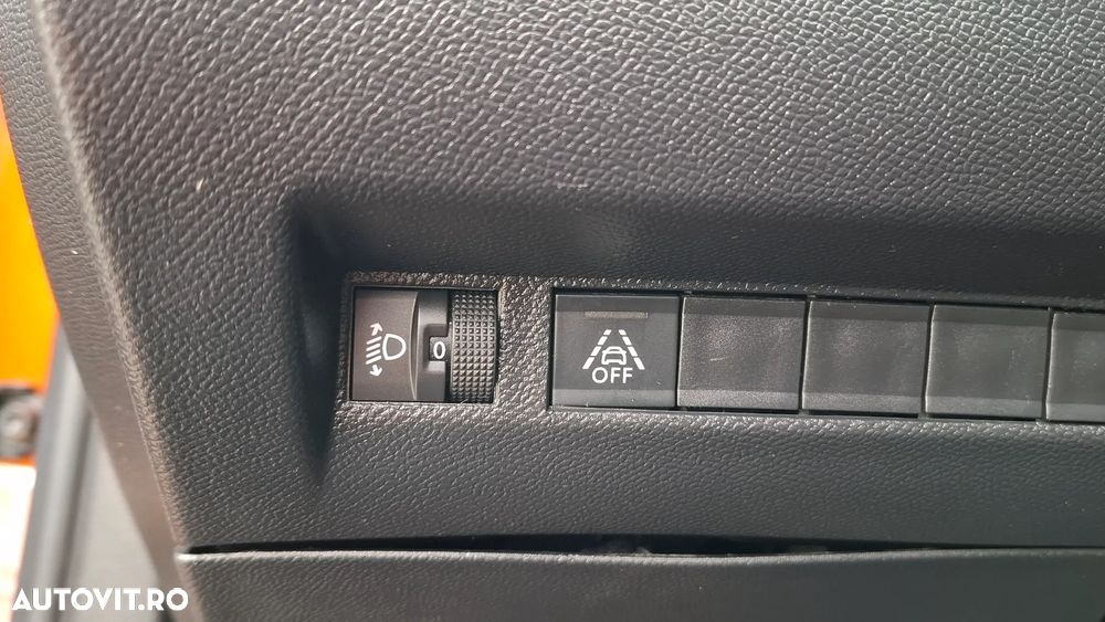 Peugeot 2008 1.2 L PureTech STT Active - 34