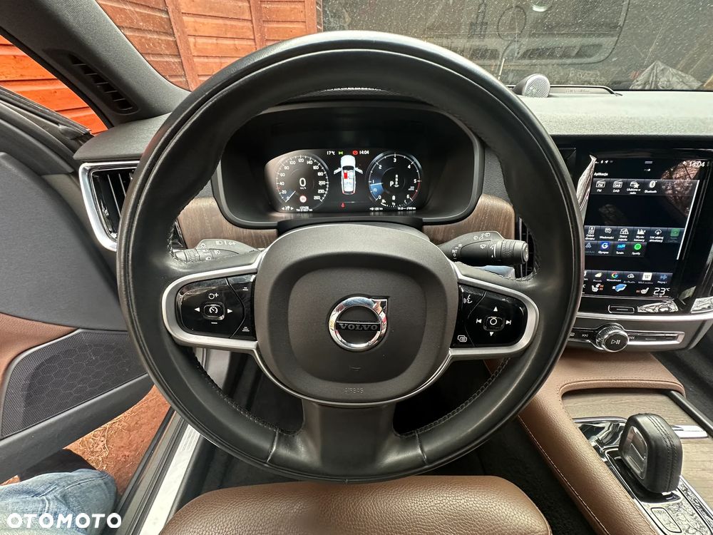 Volvo V90 Cross Country - 33