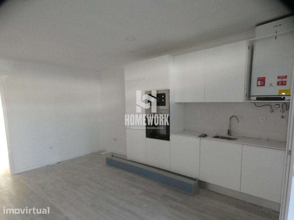 Apartamento T1 com Terraço e Cozinha Totalmente Equipada no Barreiro - Grande imagem: 2/12