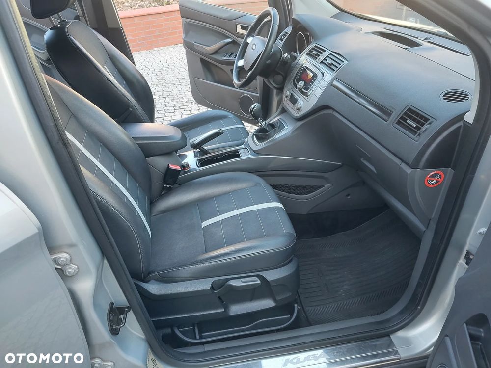 Ford Kuga 2.0 TDCi 2x4 Titanium - 13