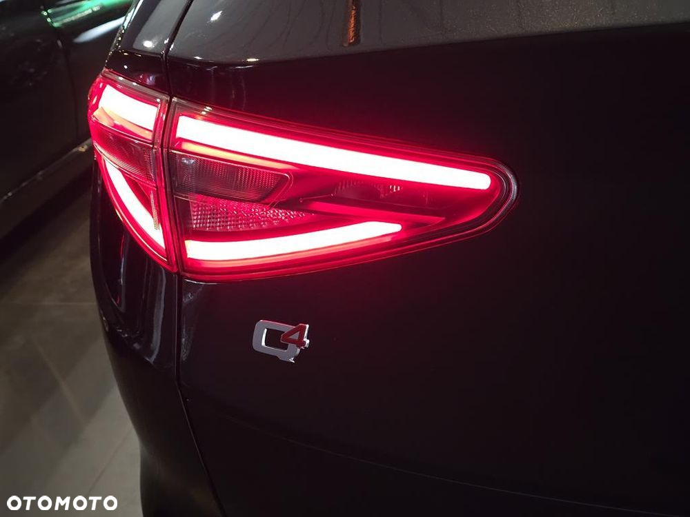 Alfa Romeo Stelvio 2.0 Turbo Veloce Q4 - 29