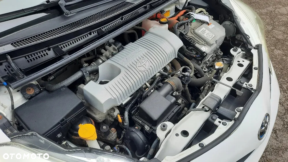 Toyota Yaris Hybrid 100 Dynamic - 22