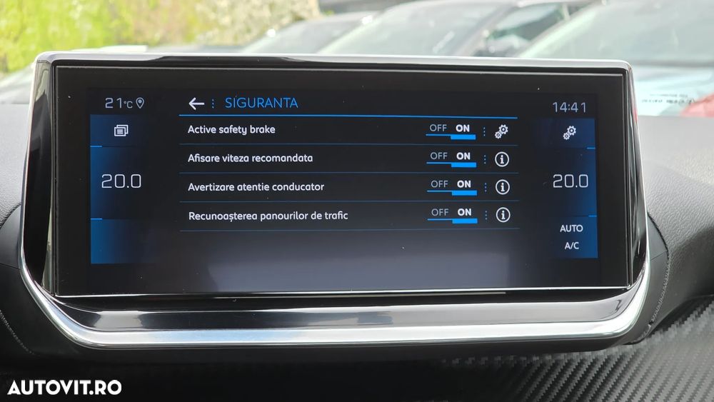 Peugeot 2008 1.2 L PureTech STT Allure - 28