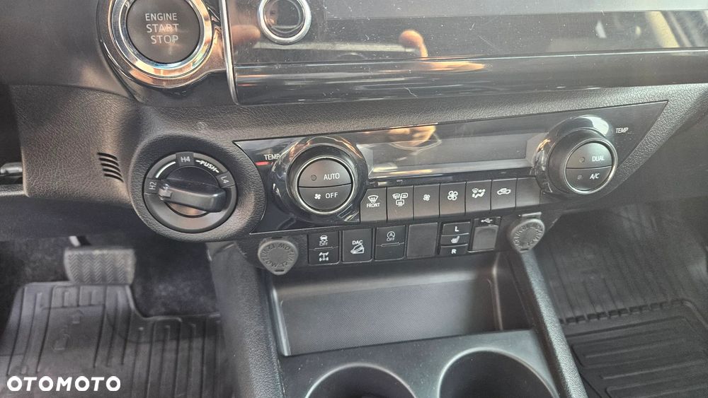 Toyota Hilux 2.8 D-4D Double Cab SR5 4x4 - 24