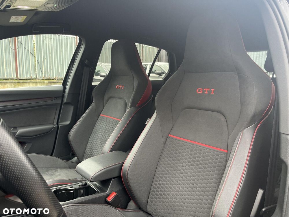 Volkswagen Golf - 11