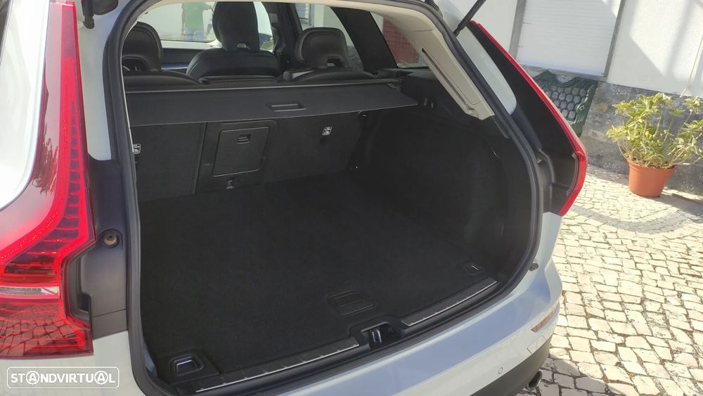 Volvo XC 60 2.0 D4 Momentum Geartronic - 13