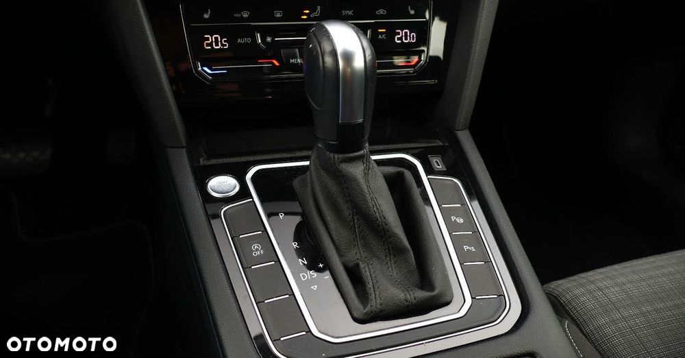 Volkswagen Passat Variant 2.0 TDI SCR DSG 4Motion Business - 33