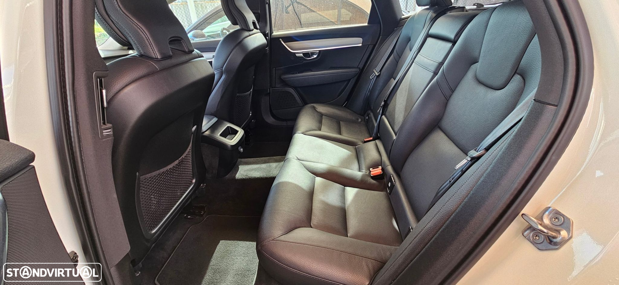 Volvo V90 2.0 B4 Momentum Plus Geartronic - 15