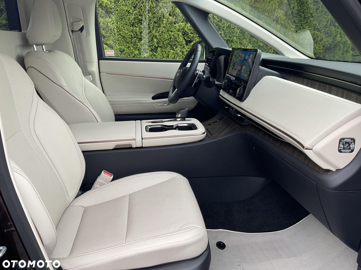 Lexus LM - 20