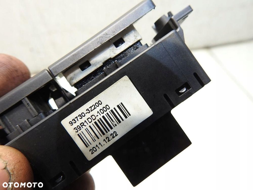 PRZEŁĄCZNIK PODGRZEWANIA FOTELA PRAWY PRZÓD HYUNDAI I40 937303Z200 - 6