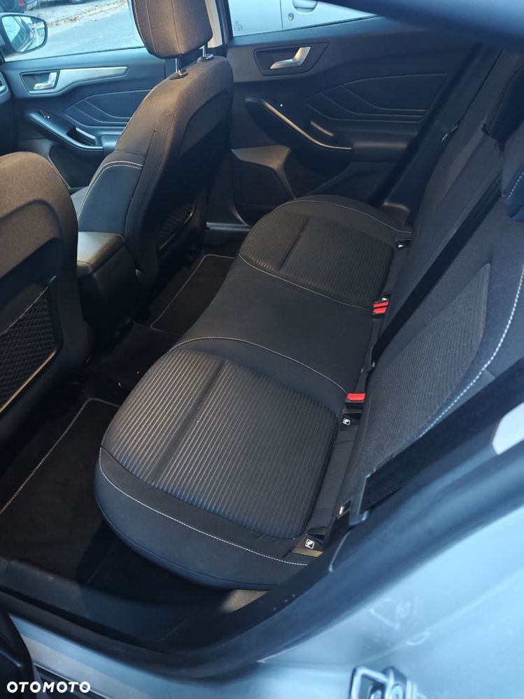 Ford Focus 1.0 EcoBoost Hybrid TITANIUM - 12