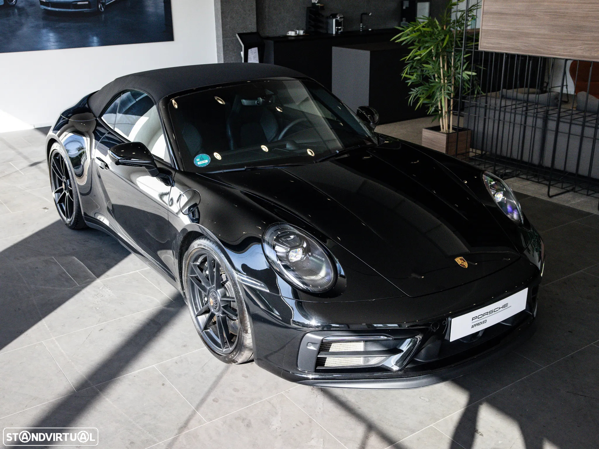Porsche 911 (992) Carrera Cabrio GTS PDK - 17
