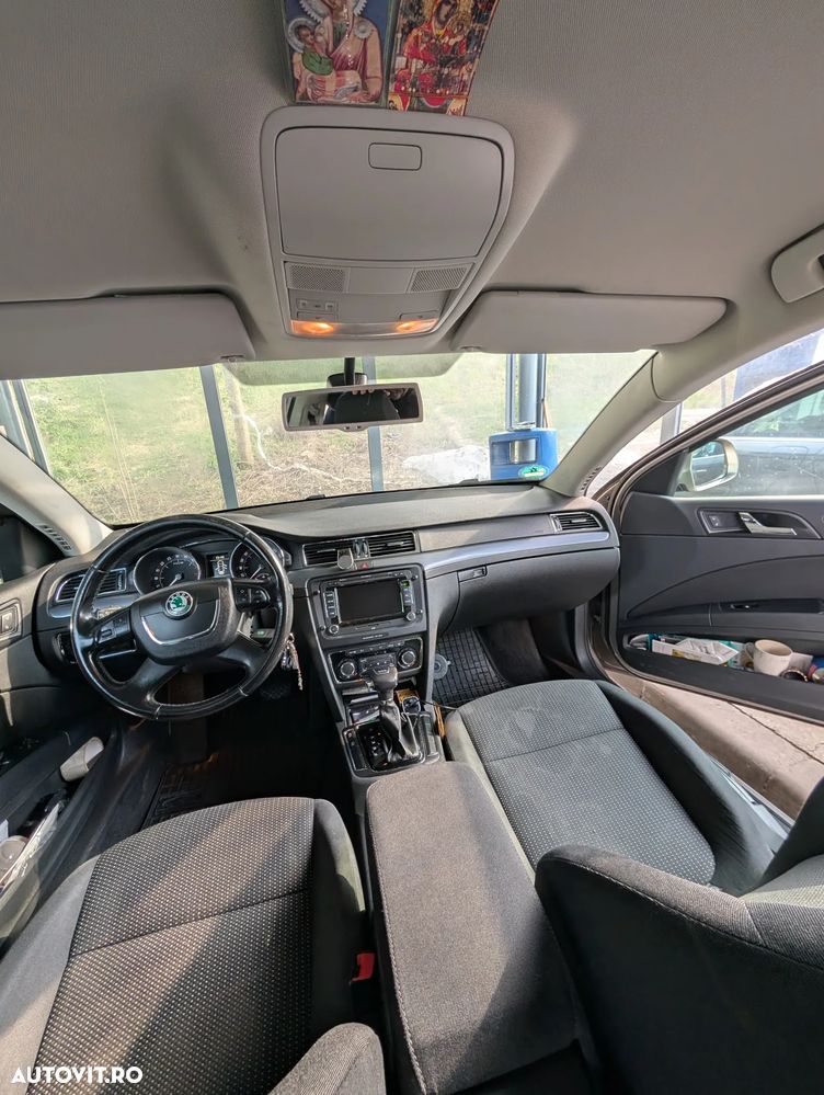 Skoda Superb 2.0 TDI Comfort DSG - 2
