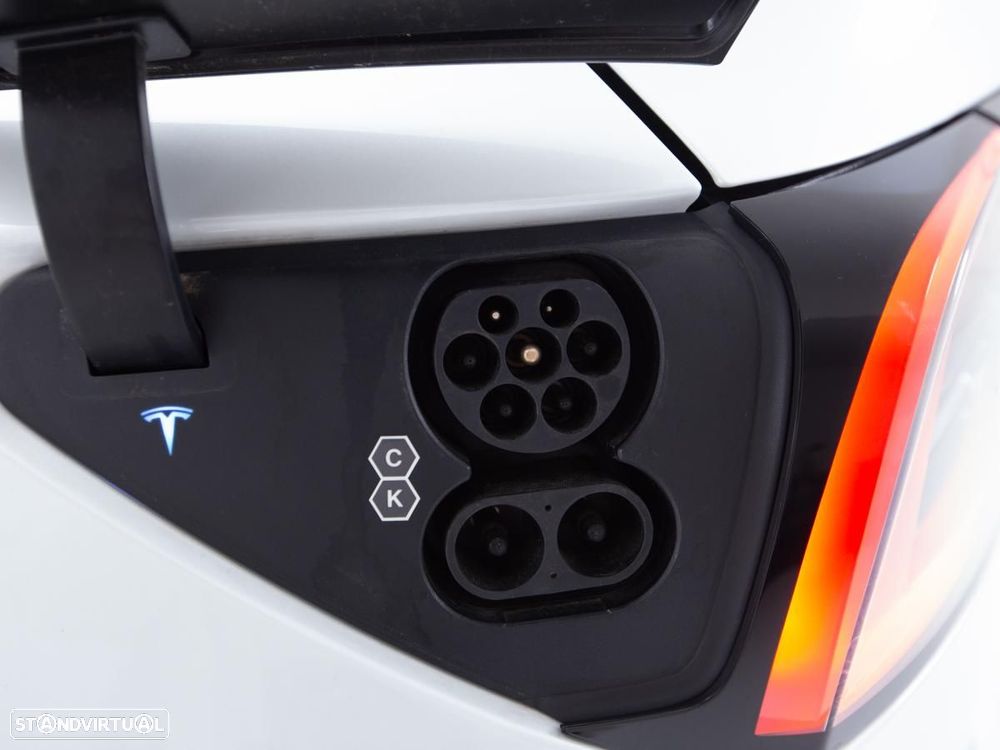 Tesla Model Y Long Range Dual Motor AWD - 17