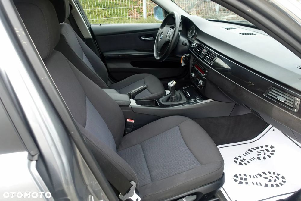 BMW Seria 3 316d Touring - 11