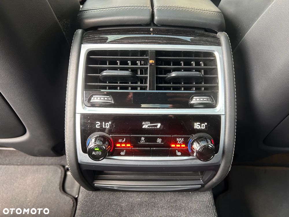BMW Seria 7 750i xDrive sport - 26