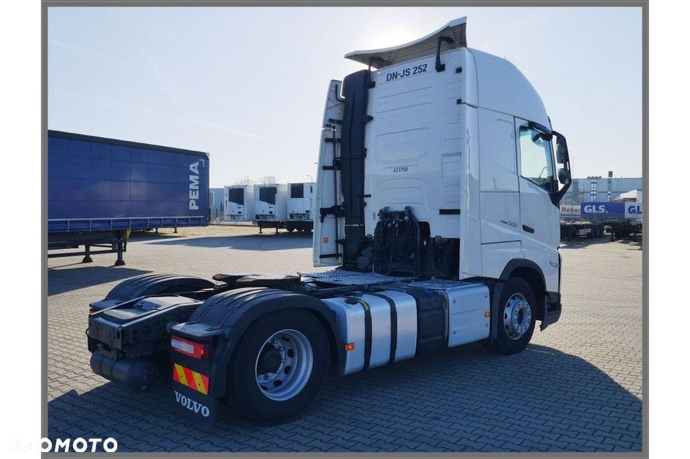 Volvo Vehicle Tractor 4x2 Standard - 2