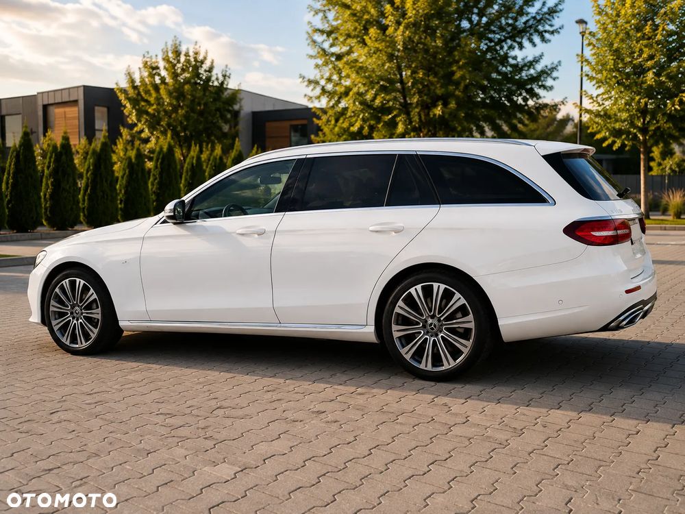 Mercedes-Benz Klasa E 220 d 4-Matic Business Edition 9G-TRONIC - 4